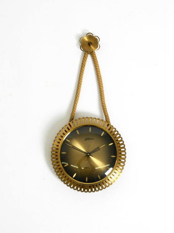Image 1 of Piccolo orologio da parete meccanico originale di metà secolo, stile Atlanta, con movimento a 10 giorni.