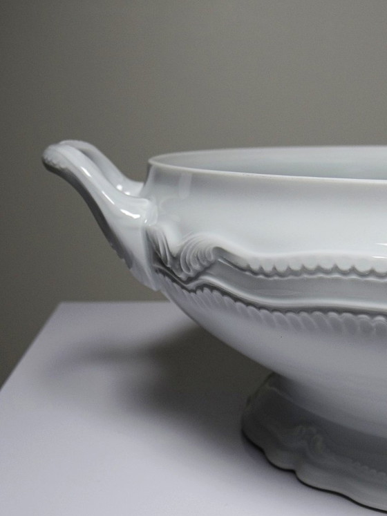 Image 1 of Plato hondo/de verduras de porcelana blanca fina de Limoges, atribuido a Barnardaud, de época.