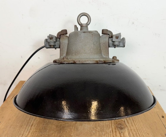 Image 1 of Lampada a sospensione industriale a gabbia in ghisa e smalto nero, anni '60