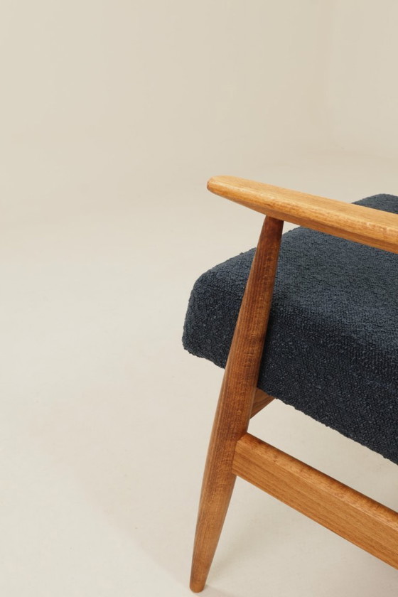 Image 1 of Fauteuil scandinave bleu marine à structure en bois bouclé, design H.Lis