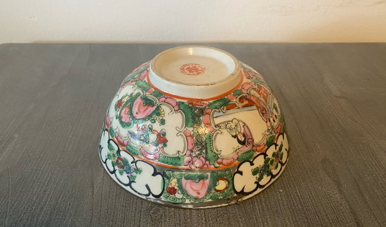 Beautiful Vintage Chinese 'Rose Medallion' Porcelain Bowl – Ø 18 cm – China (photo 2 of 8)