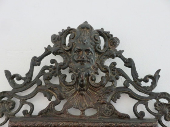 Image 1 of Espejo de hierro fundido que representa a Baco, dios del vino, Francia, década de 1920-1930