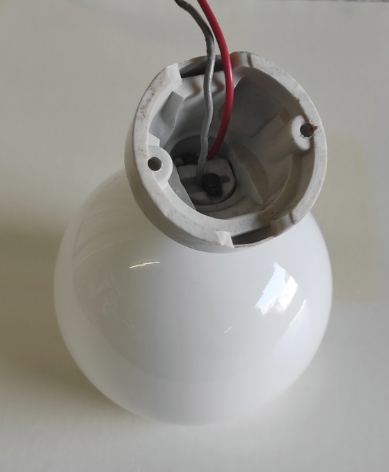 Image 1 of Wandlamp in art-decostijl met porseleinen en opaalglazen bol - jaren 1930/40