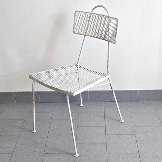 Image 1 of Een paar vintage witte gelakte metalen stoelen uit de jaren 50 van DLG Mathieu Matégot.