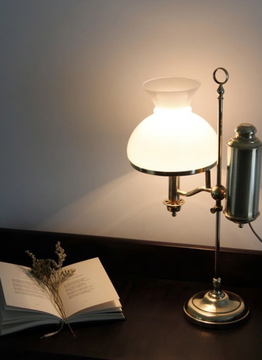 English lamp in brass and opaline