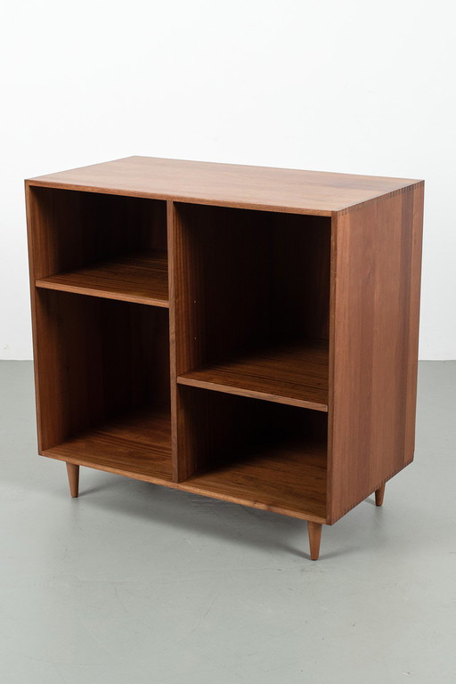 Boekenkastje met mooie houtverbindingen