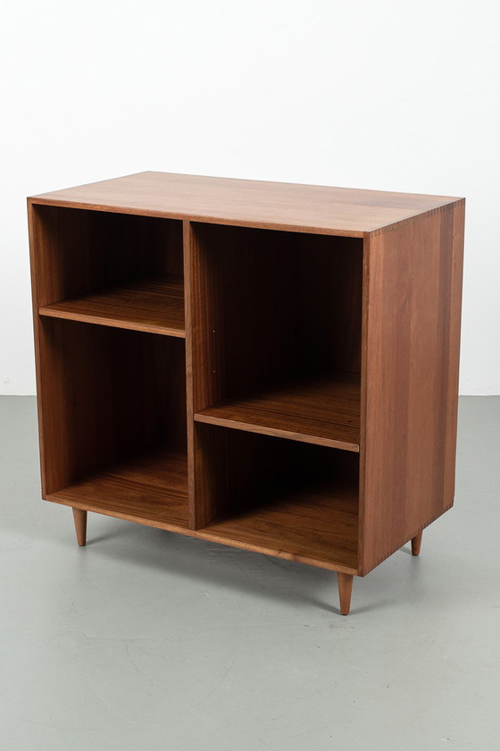 Image 1 of Boekenkastje met mooie houtverbindingen