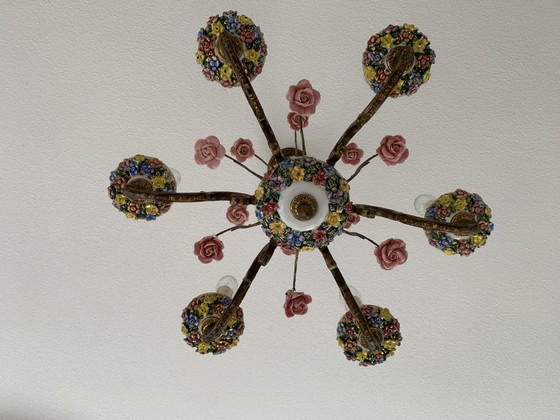 Image 1 of Jaren 50 italiaanse kroonluchter met porseleinen