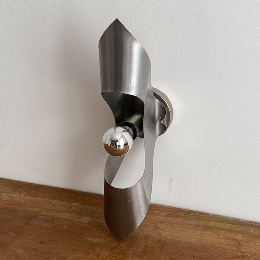 Applique da parete Oxar. 1970. Alluminio curvato. Era spaziale.