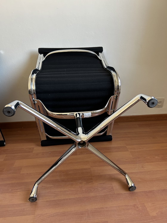 Image 1 of 2 x Vitra Eames EA 108 Drehstühle