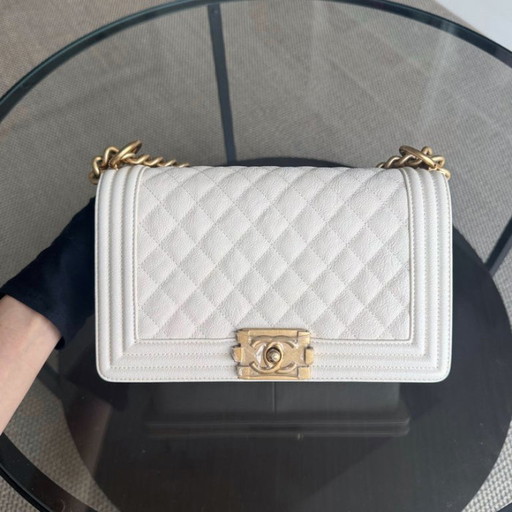 Chanel Boy Medium - Caviar 25CM Crème Wit Verouderde Goudkleurige Hardware Serie 26