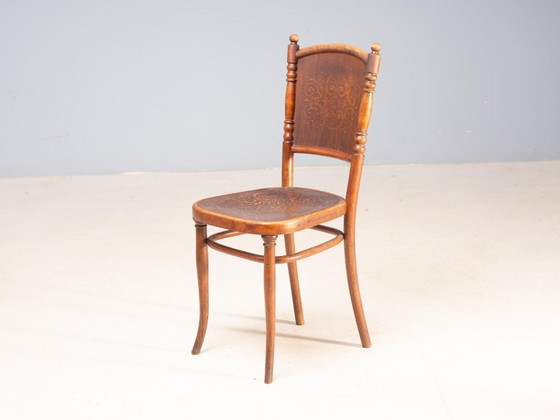 Set van vier gebogen houten stoelen van Jacob & Josef Kohn, met reliëf op de zittingen, midden 20e eeuw, 40 × (photo 3 of 8)