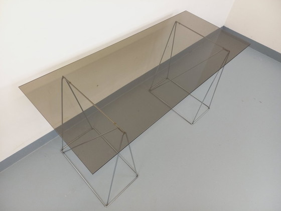 Image 1 of Vintage bureau uit de jaren 70 van gerookt glas en verchroomd metaal.