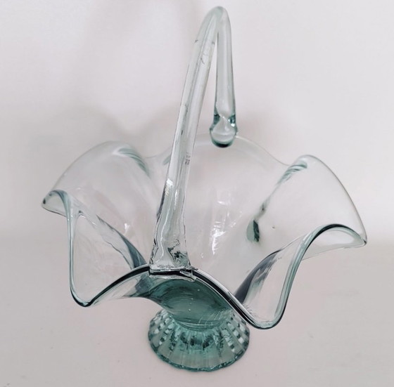 Image 1 of Magnifique panier antique en verre fait à la main