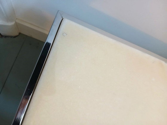 Image 1 of Minijuego de tres piezas de mediados de siglo: tapa de mármol y base cromada.