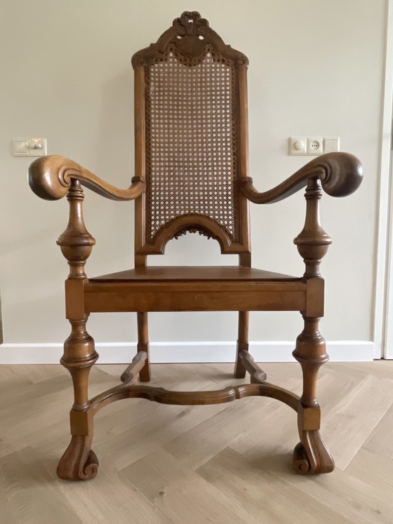 Image 1 of Fauteuil ancien spécial en bois