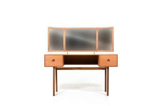 Aksel Kjersgaard Model 40 Dressing Table