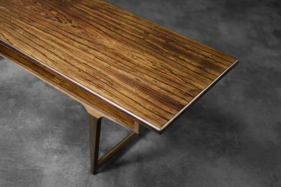 Image 1 of Mesa de centro danesa de mediados de siglo con estante, años 60