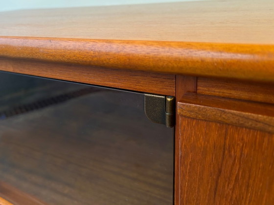 Image 1 of Televisie-/media-unit uit het midden van de 20e eeuw, jaren 70, van Sakol uit Schotland.