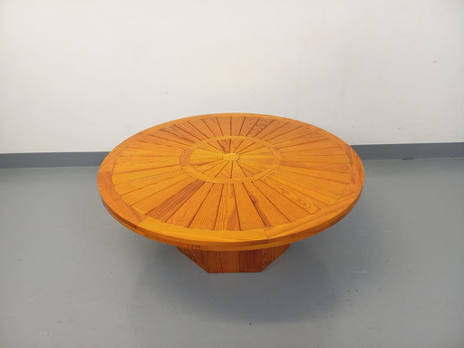 Round vintage pine coffee table from the 70s