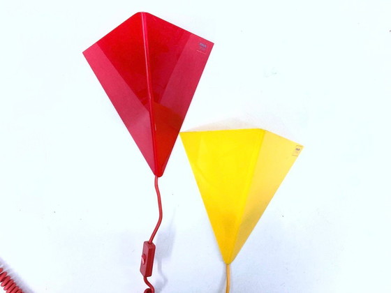 Image 1 of Dos lámparas de pared triangulares de los años 80 de Mawa Design