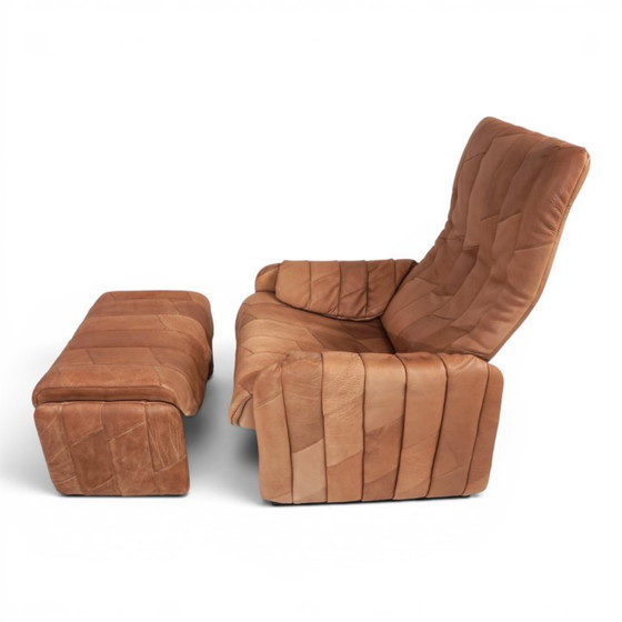 Image 1 of De Sede Ds 50 fauteuil met voetenbank, bekleed met buffelleer en patchwork, 1970