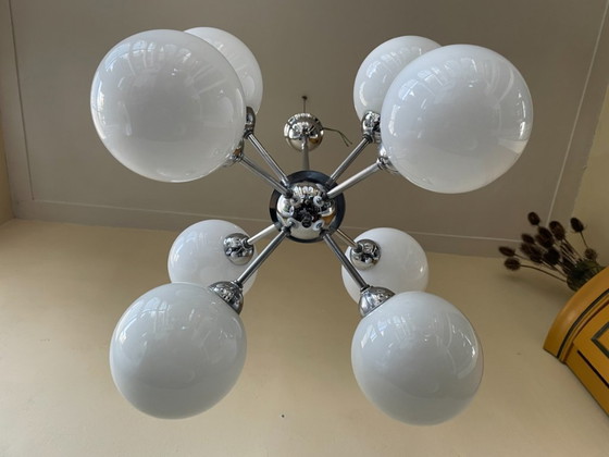 Image 1 of Lampada a sospensione Lampada da soffitto 8 lampadine opaline anni '70 francese