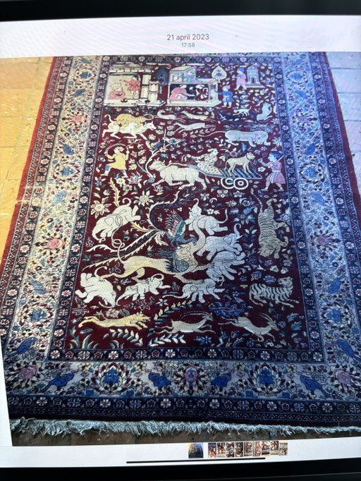Tapis ancien avec animaux, peut être utilisé comme tapisserie murale. De collection privée, vente pour cause de déménagement!