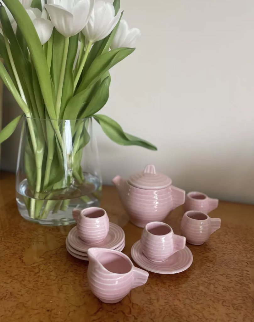 Dînette vintage à décor de roses et bords dorés - Le Charme des