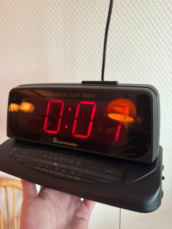 Image 1 of Soundmaster clock radio