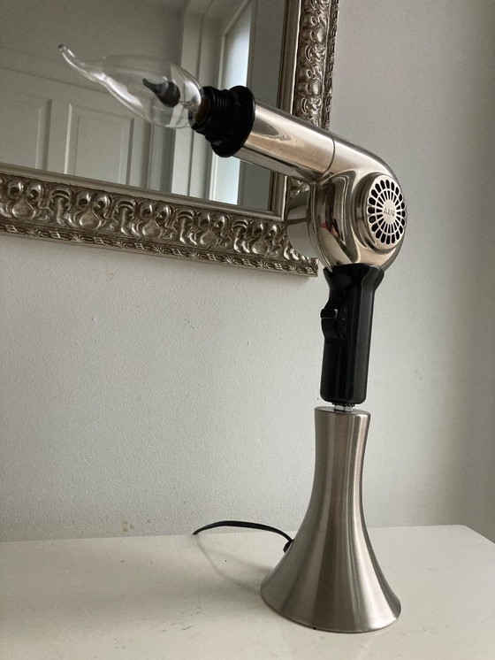 Image 1 of Lampe fabriquée à partir d'un sèche-cheveux des années cinquante
