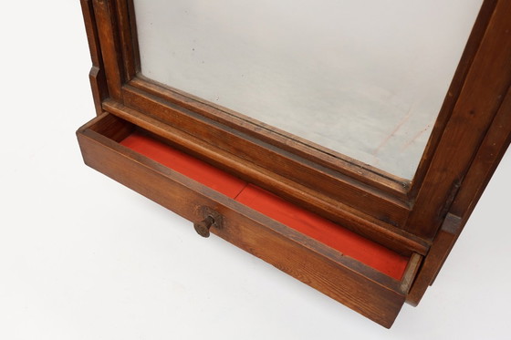 Image 1 of Eikenhouten scheerkast of medicijnkastje uit 1900
