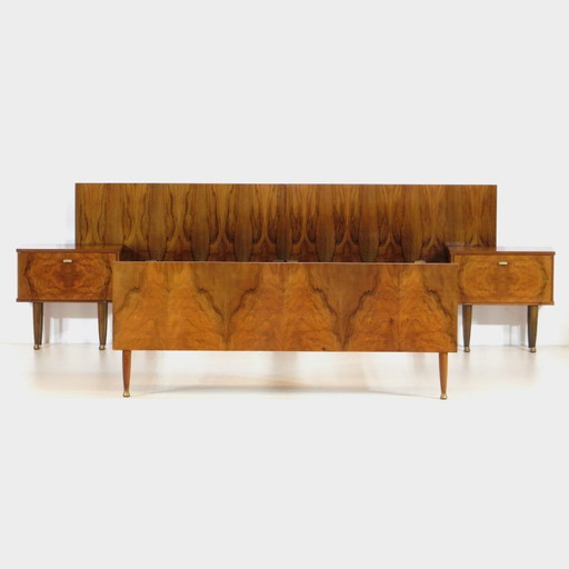 Lit double vintage design milieu du siècle avec tables de chevet en noyer, années 1960