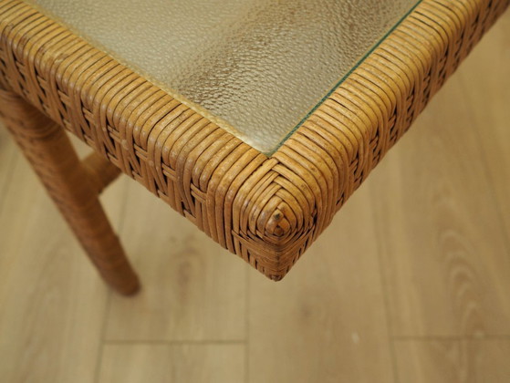 Image 1 of Table d'appoint en verre et osier, design danois, années 1970, fabriquée au Danemark