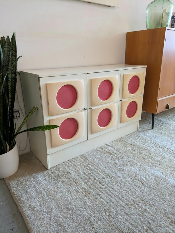 Set vintage, retrò di Appendiabiti e credenza – Ottone, Plastica (photo 4 of 14)