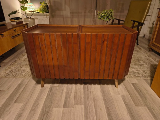 Image 1 of Buffet en noyer | Style années 1960