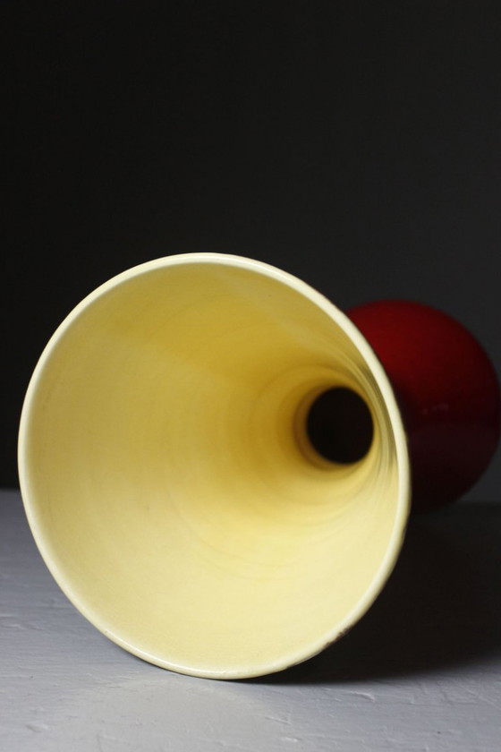 Image 1 of Vintage Diabolo keramische vaas uit de jaren 1950 in rood en geel.