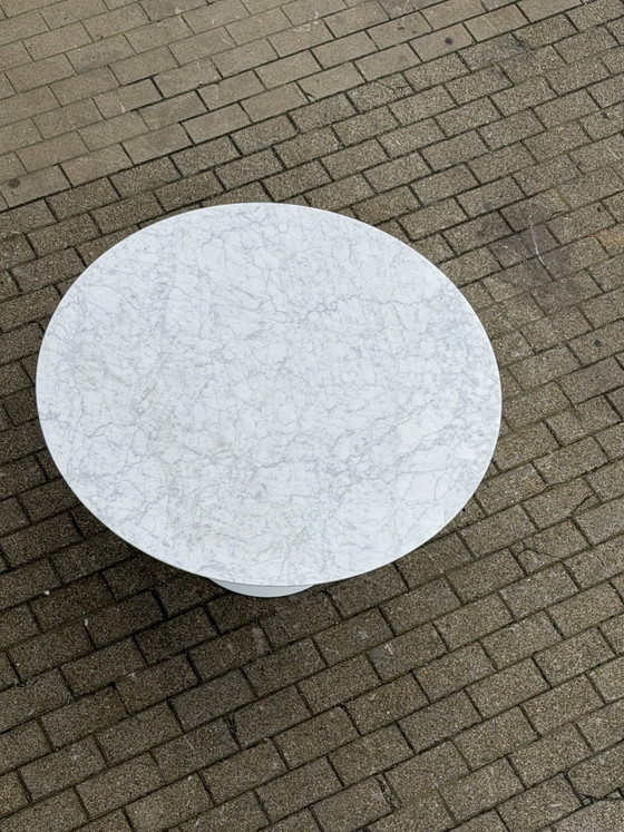 Image 1 of Originele ronde Knoll Tulip eettafel (120cm) Carrara marmer