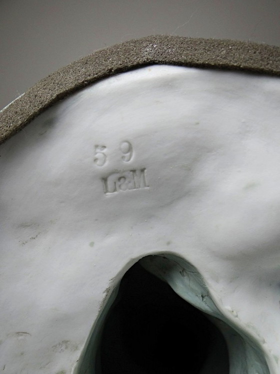 Image 1 of Biscotto bicolore di Letu & Mauger, Leda e il cigno, XIX secolo, celadon e bianco