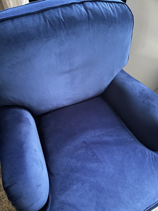 Nouveau fauteuil classique rembourré.