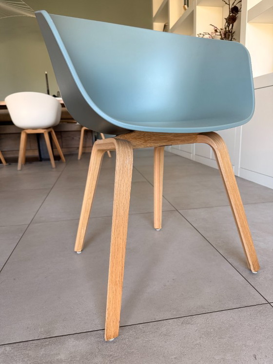 Image 1 of HayAAC22 stoel gelakt eiken onderstel Fall Green