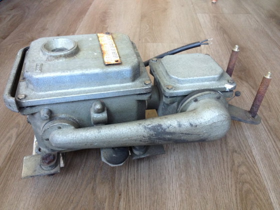 Image 1 of Altes Klingeltelefon, industrieller SNCF-Bahnhof