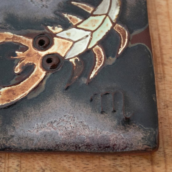 Image 1 of Piastrella da parete in ceramica vintage firmata con la costellazione dello Scorpione