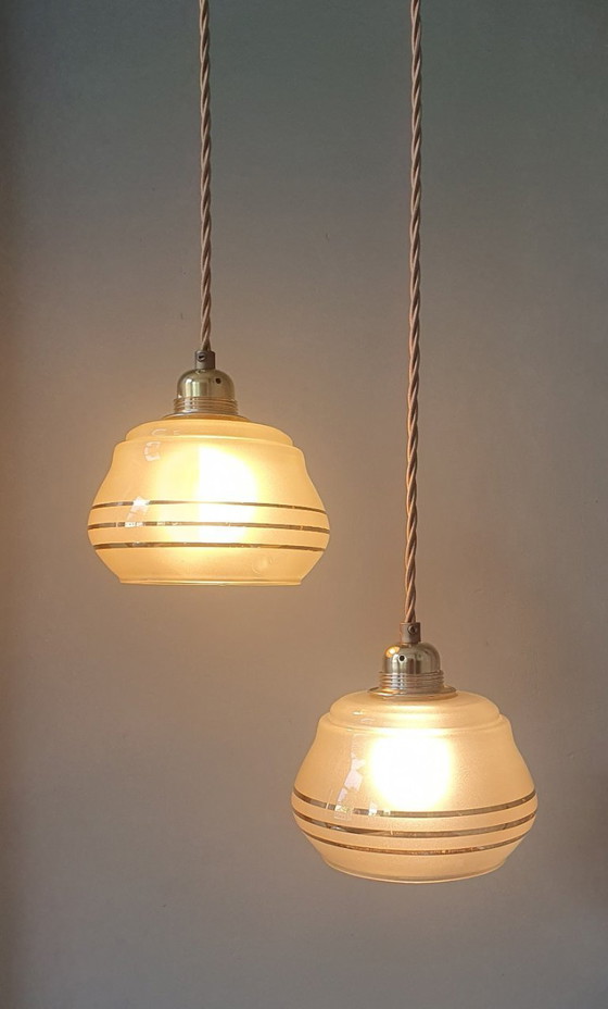 Image 1 of Set di lampade a sospensione vintage francesi in vetro con decorazioni dorate