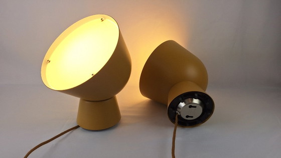 Paar senffarbener PS 2017 Lampen – Tischlampen, Metal (photo 6 of 20)