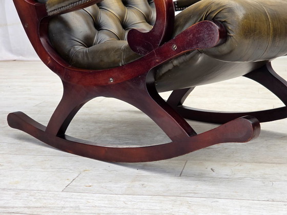 Image 1 of Anni '50, sedia a dondolo Chesterfield, pelle verde originale, legno di teak.