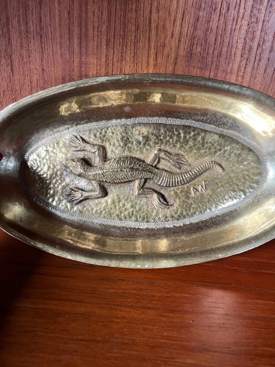 Rarity! Solid brass dish with a raised salamander. Likely an Art Deco calling card tray. Handmade. Signed (photo 4 of 8)