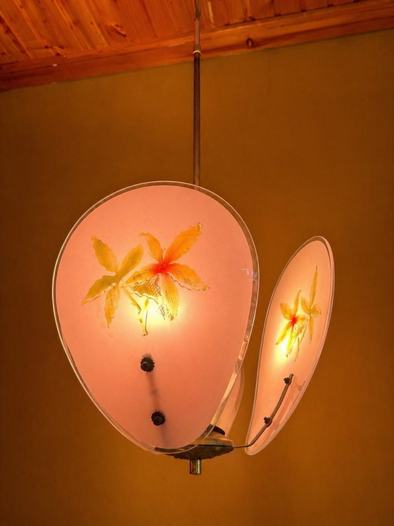 Image 1 of Lustre vintage des années 1960 en verre rose décoré de motifs floraux