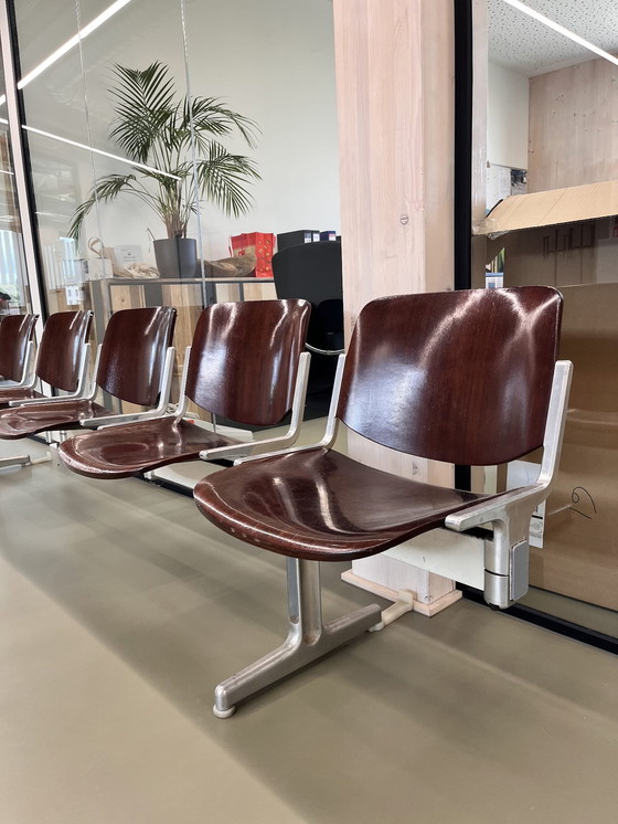 Image 1 of Nome: Divano DSC Axis 3000 Designer: Giancarlo Piretti Produttore: Anonima Castelli, Italia Anno di progettazione: anni &#39;70