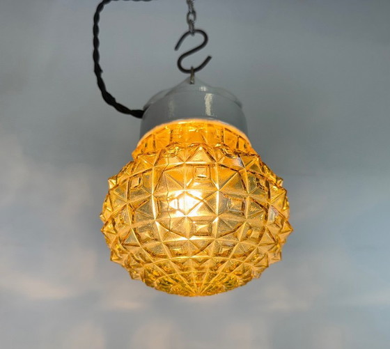 Image 1 of Lampada a sospensione vintage in porcellana bianca, anni '70